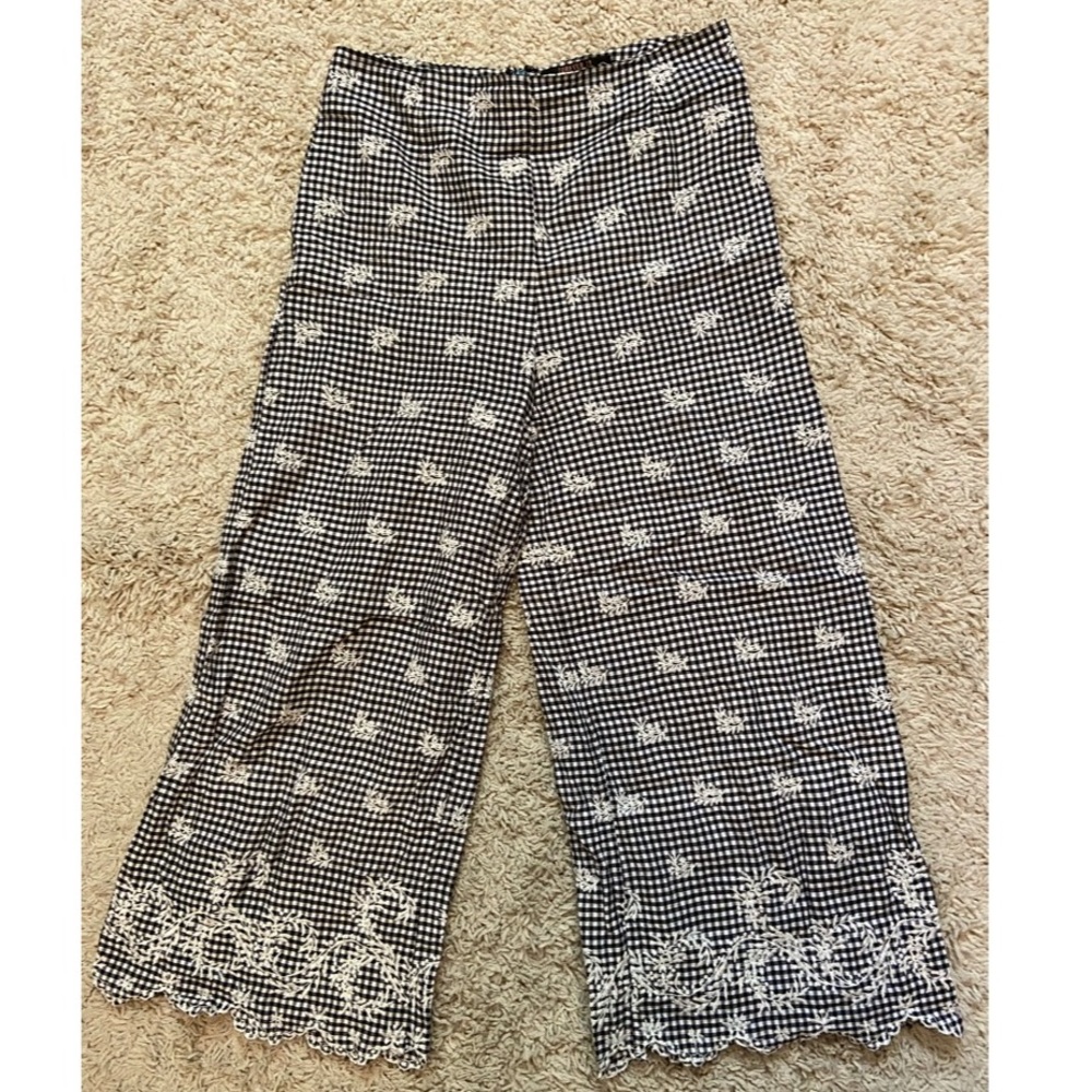 Black & white floral pattern flare pants, size M